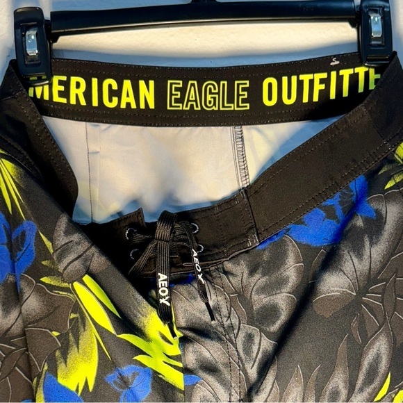 American Eagle Outfitters Swim Trunks / Board Shorts -Tropical  - Size Small - Picture 5 of 9